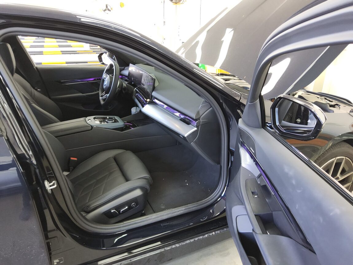 BMW 5 SERIES (8TH GEN) 520i M SPORT PACK 2025 - zdjęcie 14