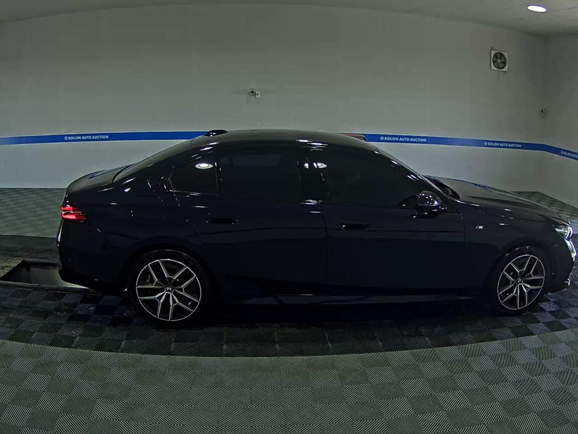 BMW 5 SERIES (8TH GEN) 520i M SPORT PACK 2025 - zdjęcie 4