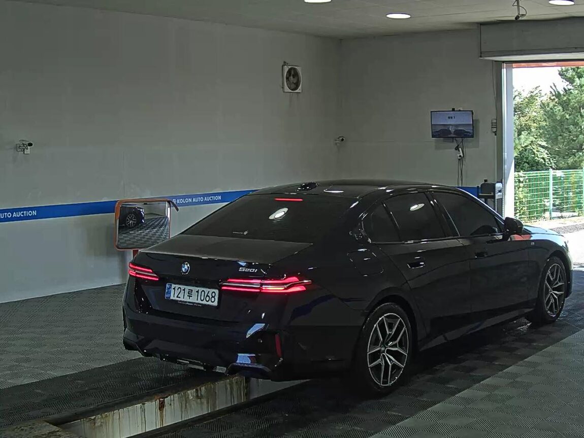 BMW 5 SERIES (8TH GEN) 520i M SPORT PACK 2025 - zdjęcie 5