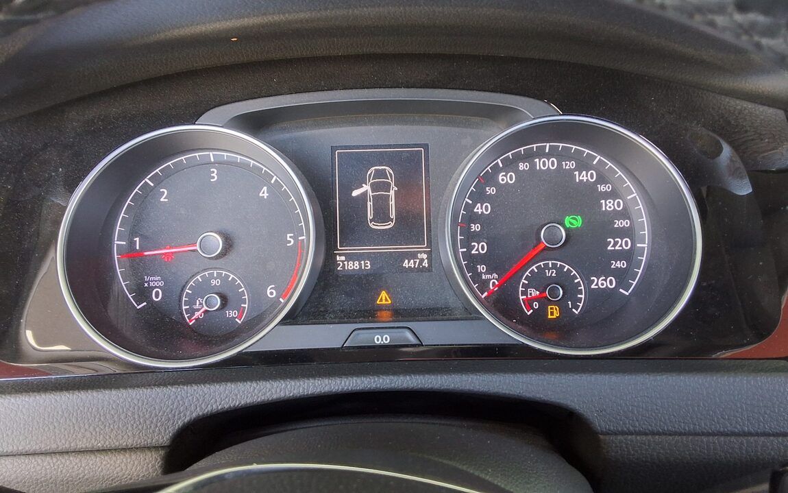 VOLKSWAGEN GOLF (7TH GEN) 2.0 TDI PREMIUM 2015 - zdjęcie 9