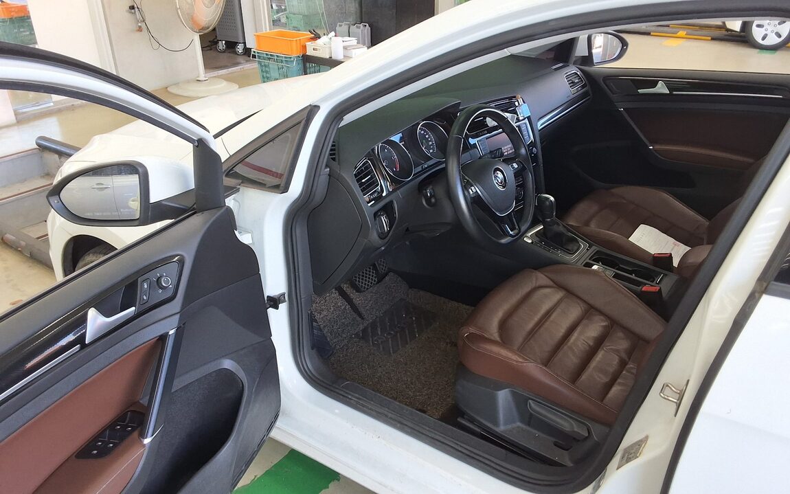VOLKSWAGEN GOLF (7TH GEN) 2.0 TDI PREMIUM 2015 - zdjęcie 10