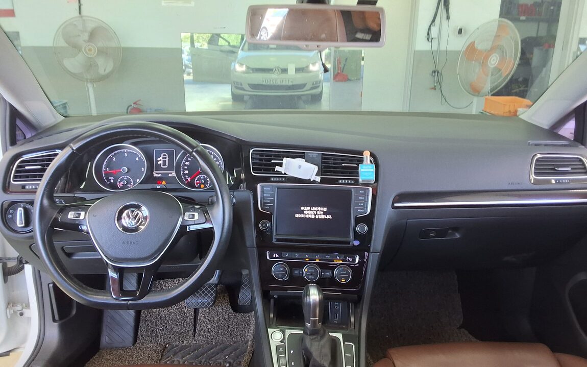 VOLKSWAGEN GOLF (7TH GEN) 2.0 TDI PREMIUM 2015 - zdjęcie 11