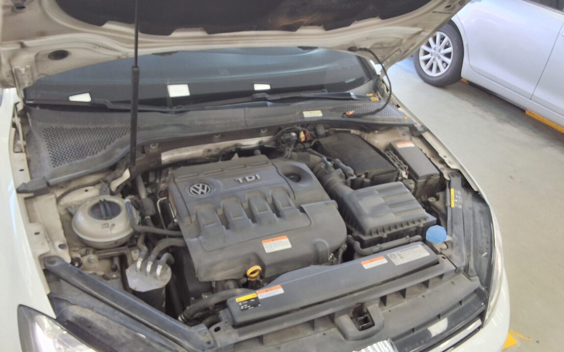 VOLKSWAGEN GOLF (7TH GEN) 2.0 TDI PREMIUM 2015 - zdjęcie 22