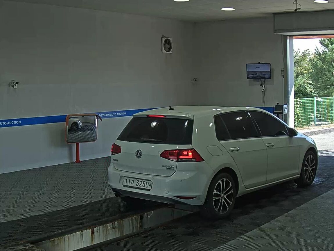 VOLKSWAGEN GOLF (7TH GEN) 2.0 TDI PREMIUM 2015 - zdjęcie 5