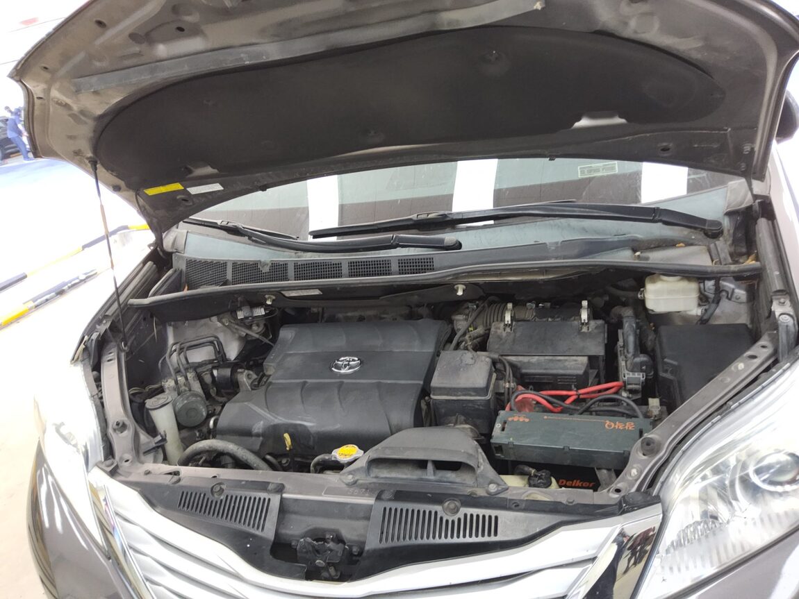 TOYOTA SIENNA (3RD GEN) 3.5 AWD 2014 - zdjęcie 21