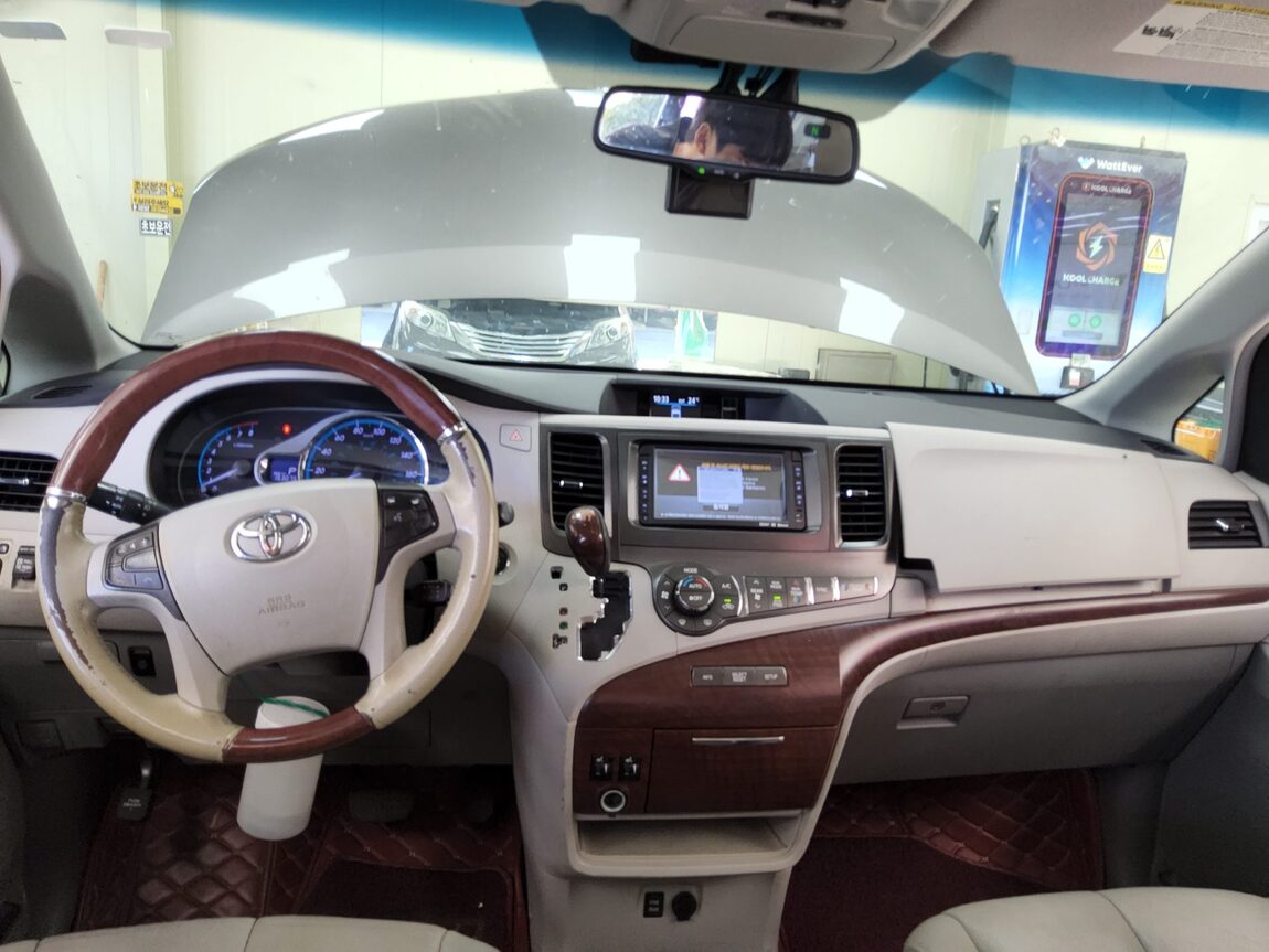TOYOTA SIENNA (3RD GEN) 3.5 AWD 2014 - zdjęcie 11