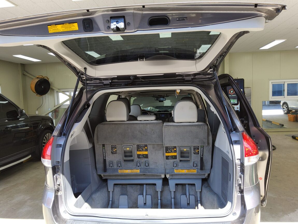 TOYOTA SIENNA (3RD GEN) 3.5 AWD 2014 - zdjęcie 15