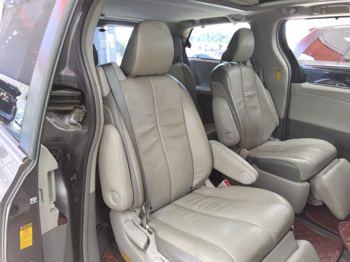 TOYOTA SIENNA (3RD GEN) 3.5 AWD 2014 - zdjęcie 13