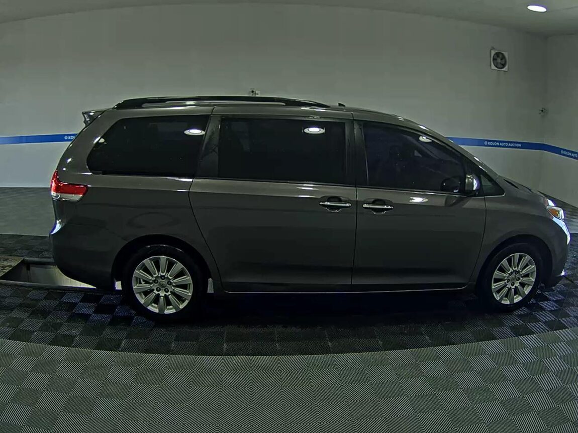 TOYOTA SIENNA (3RD GEN) 3.5 AWD 2014 - zdjęcie 4