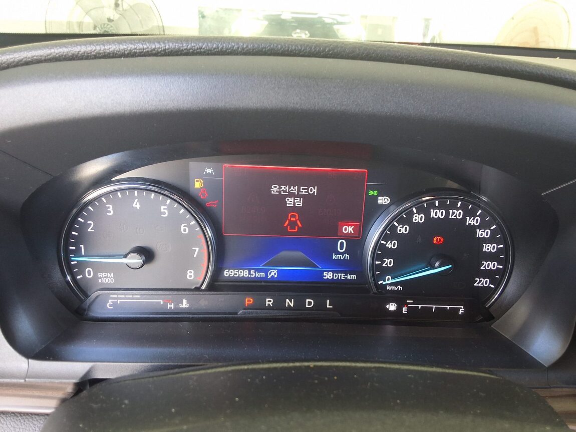 FORD EXPLORER (6TH GEN) 2.3 AWD LIMITED 2022 - zdjęcie 10