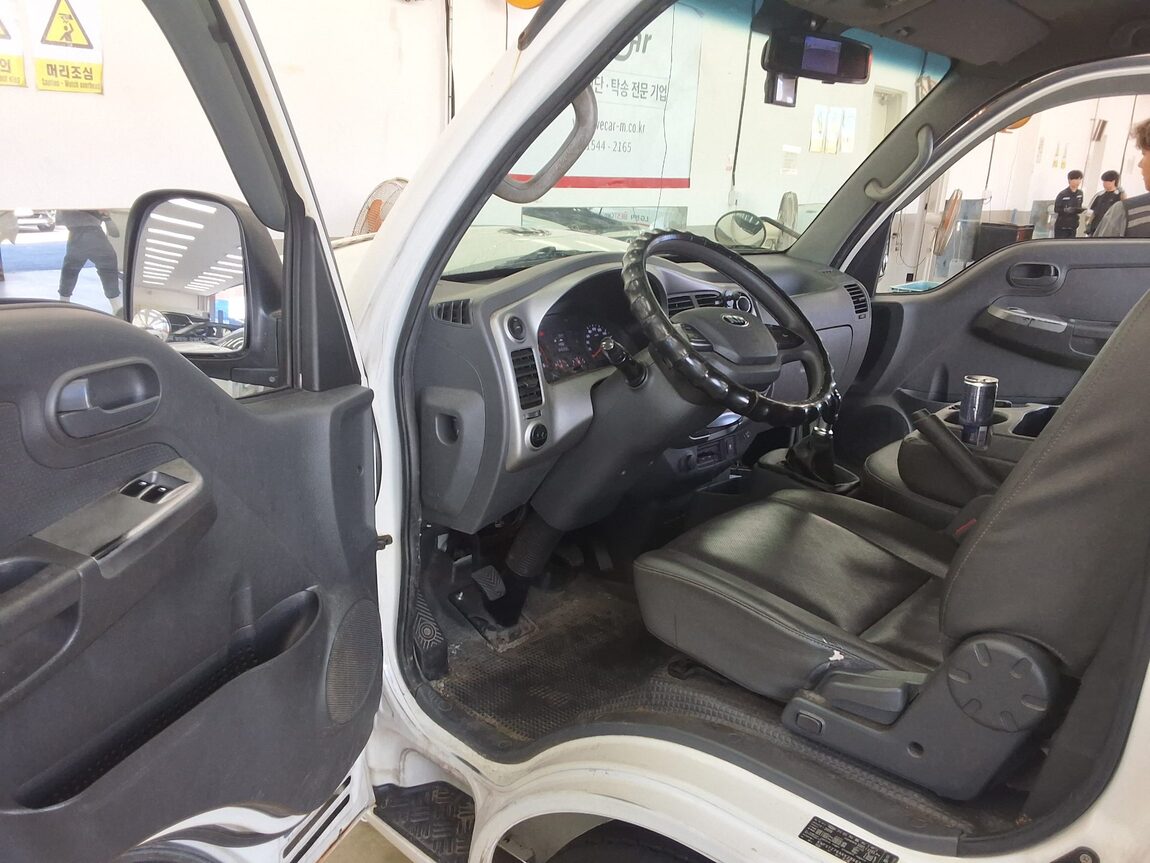 KIA BONGO III CARGO FREEZER BOX TRUCK 1 TON KING CAB 2019 - zdjęcie 11