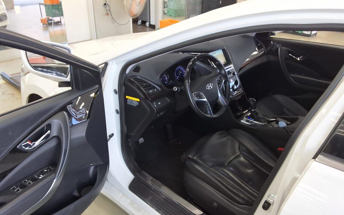 HYUNDAI GRANDEUR HG HG 300 PREMIUM 2016 - zdjęcie 10