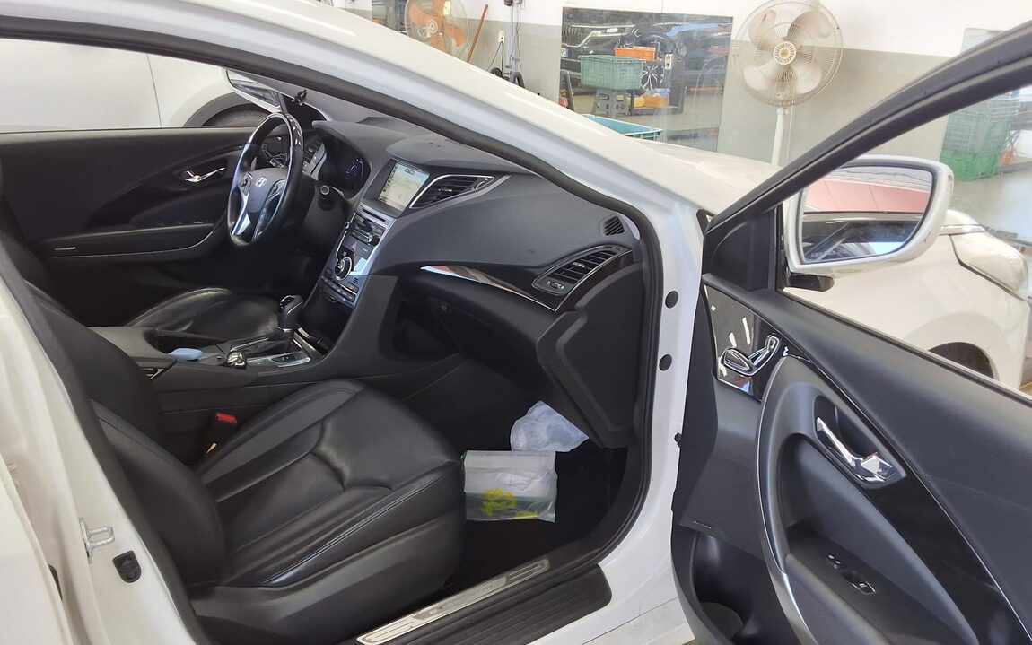 HYUNDAI GRANDEUR HG HG 300 PREMIUM 2016 - zdjęcie 14