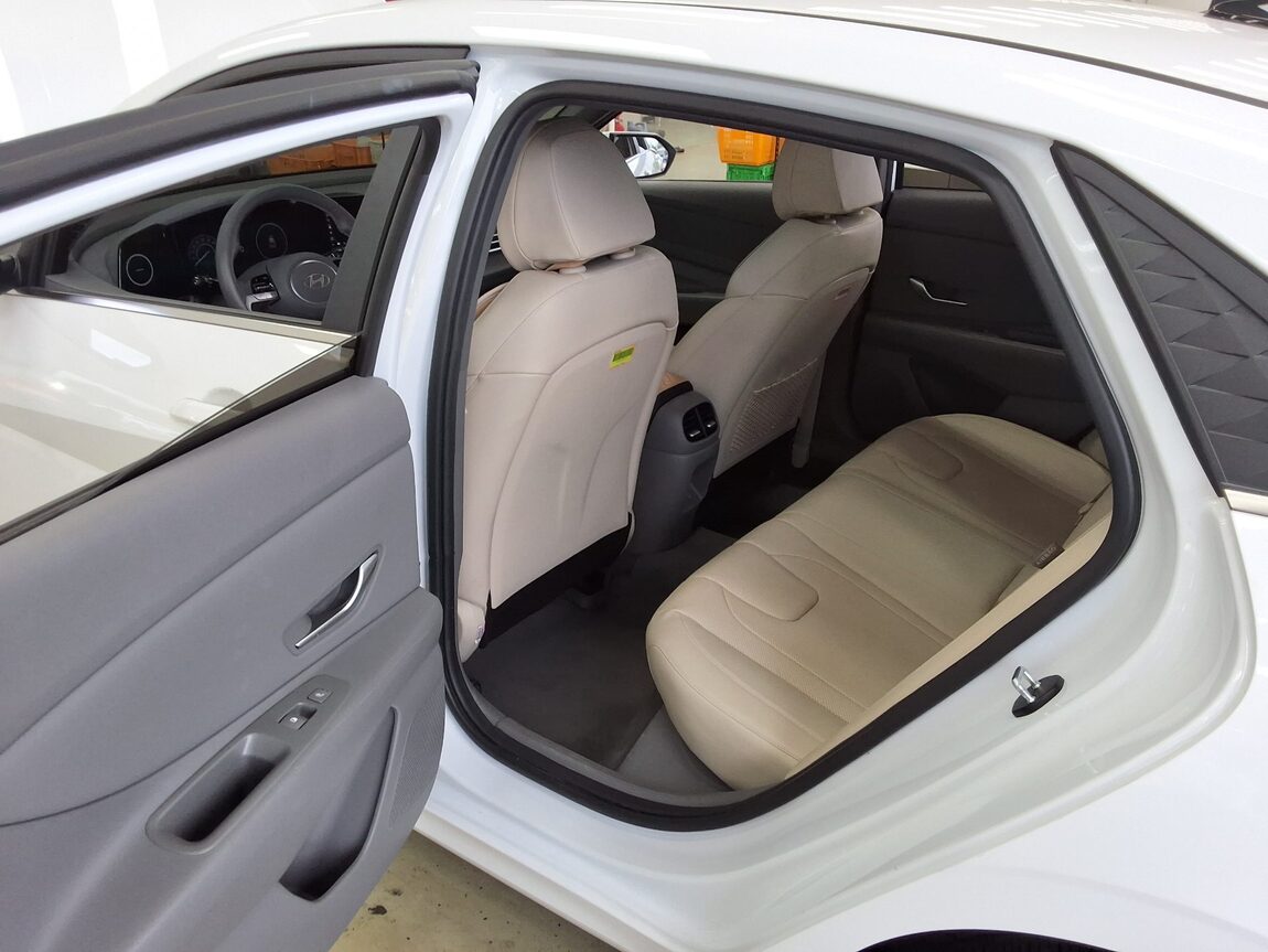 HYUNDAI THE NEW AVANTE (CN7) GASOLINE 1.6 INSPIRATION 2024 - zdjęcie 13