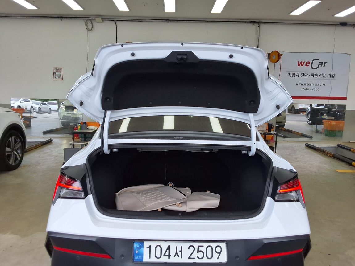 HYUNDAI THE NEW AVANTE (CN7) GASOLINE 1.6 INSPIRATION 2024 - zdjęcie 16