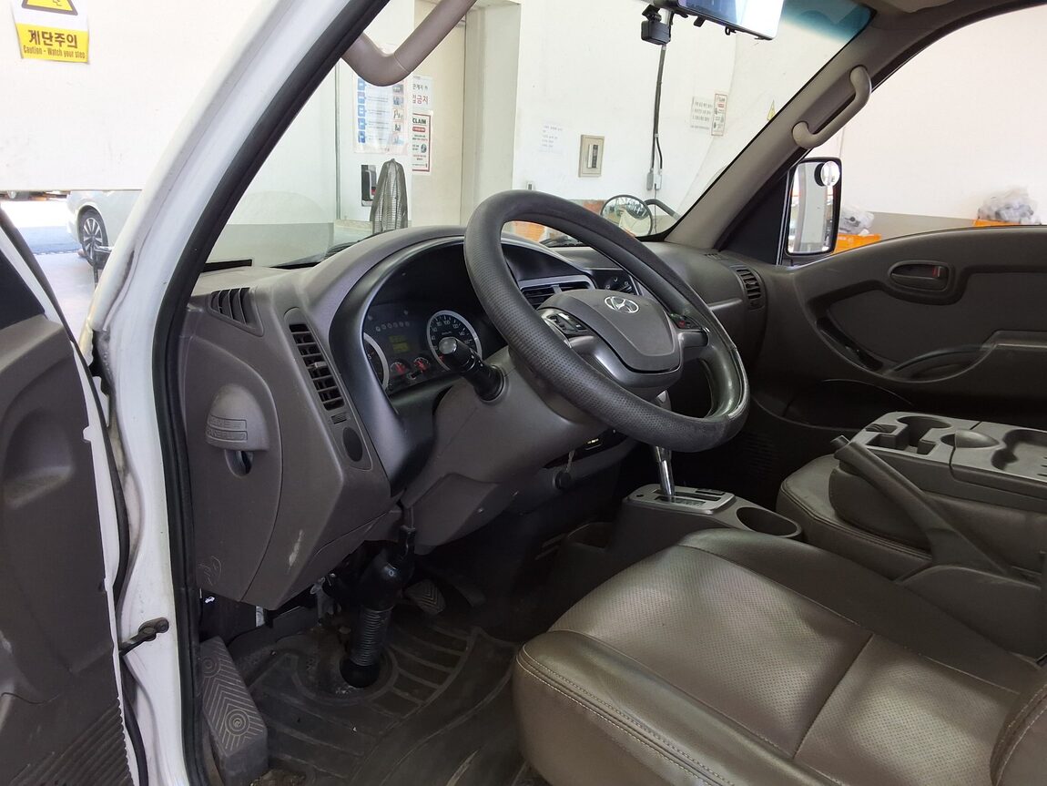 HYUNDAI PORTER II HIGH-ROOF BUILT-IN BOX TRUCK SUPER CAB 2015 - zdjęcie 10