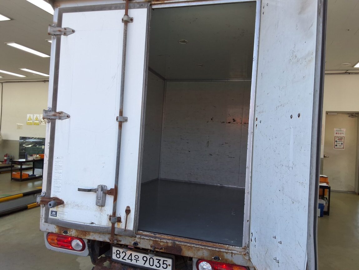 HYUNDAI PORTER II HIGH-ROOF BUILT-IN BOX TRUCK SUPER CAB 2015 - zdjęcie 13