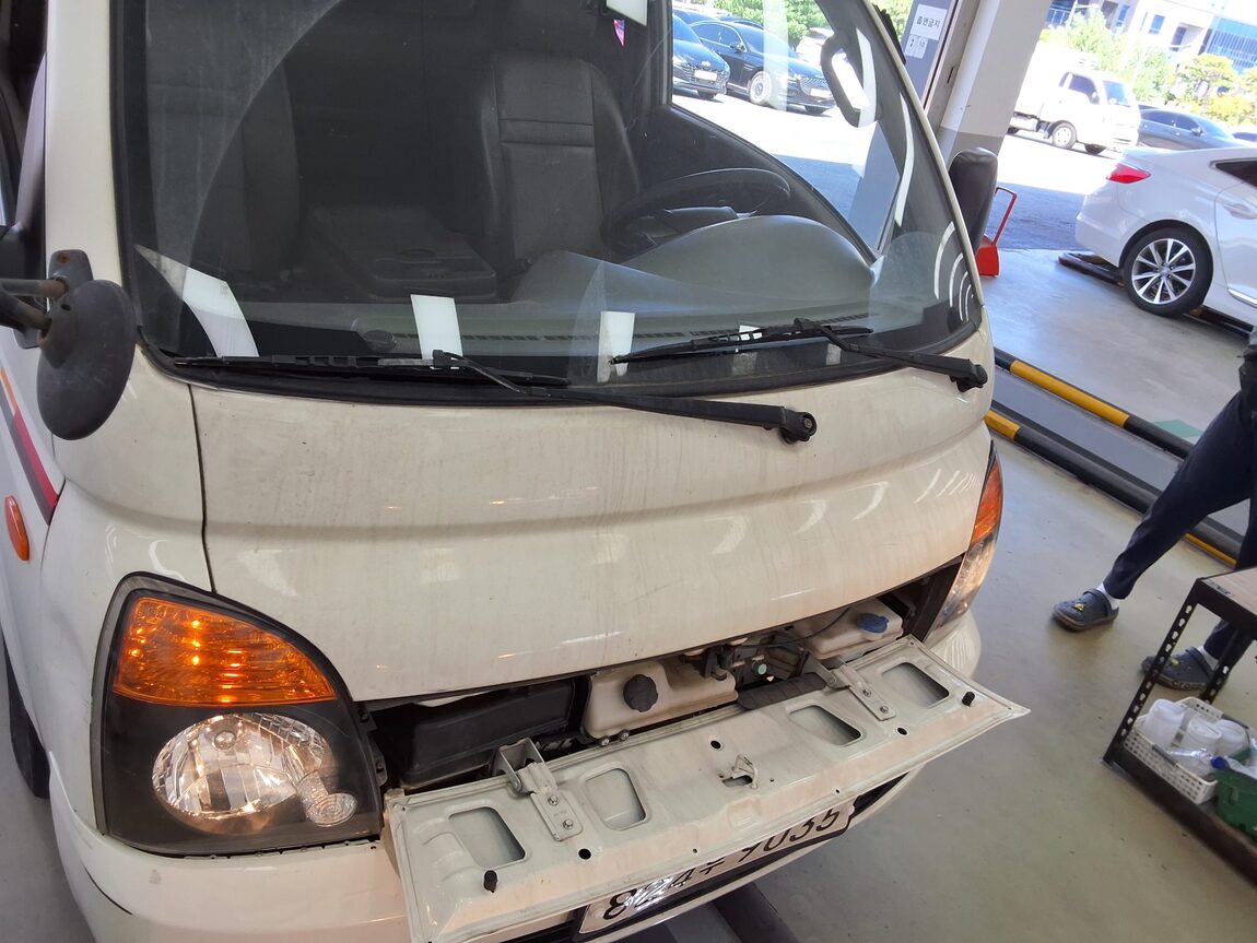HYUNDAI PORTER II HIGH-ROOF BUILT-IN BOX TRUCK SUPER CAB 2015 - zdjęcie 17