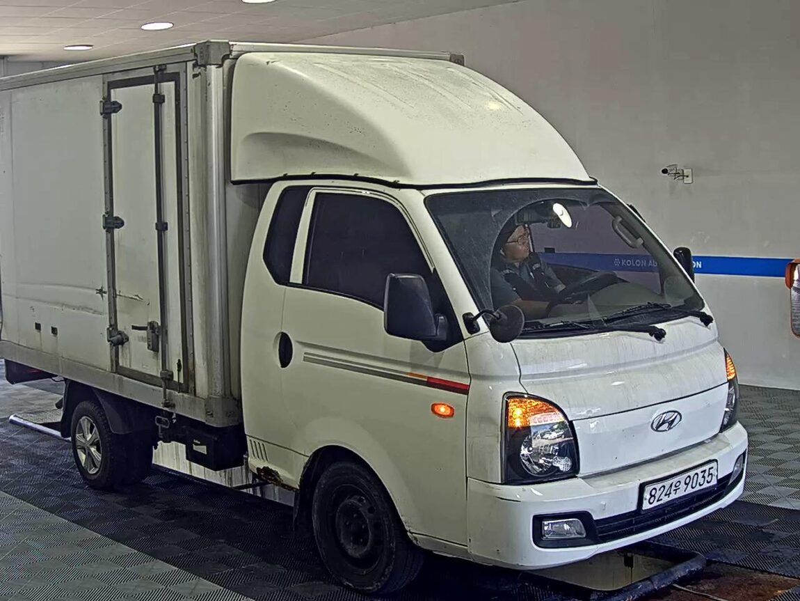 HYUNDAI PORTER II HIGH-ROOF BUILT-IN BOX TRUCK SUPER CAB 2015 - zdjęcie 3