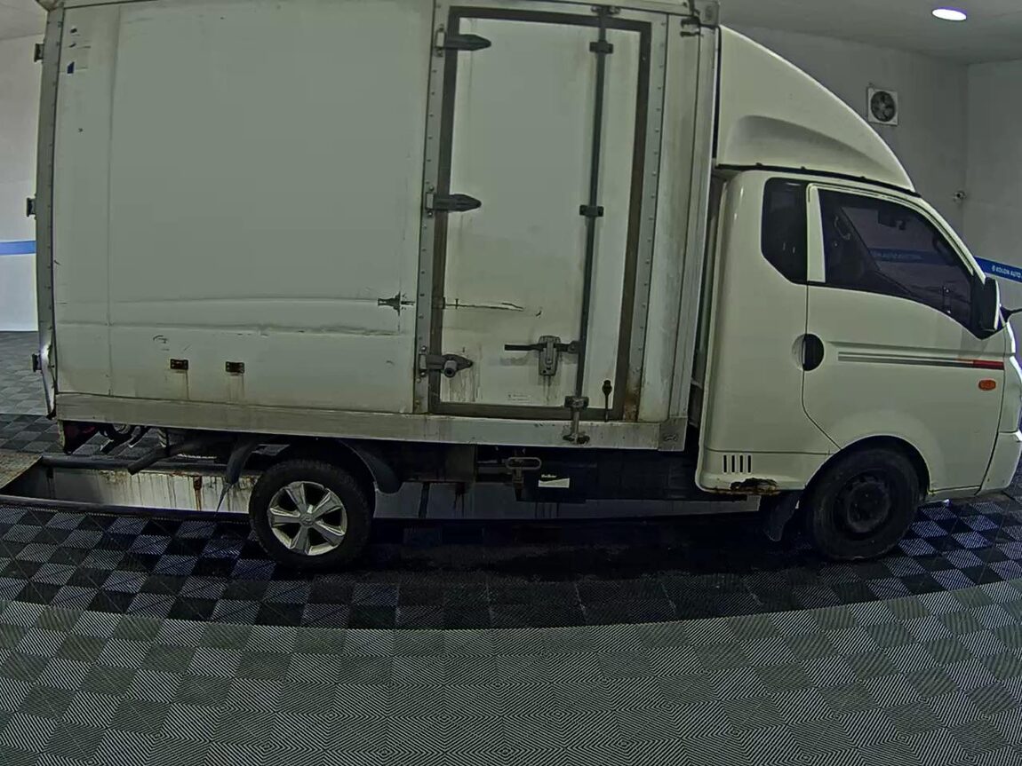 HYUNDAI PORTER II HIGH-ROOF BUILT-IN BOX TRUCK SUPER CAB 2015 - zdjęcie 4