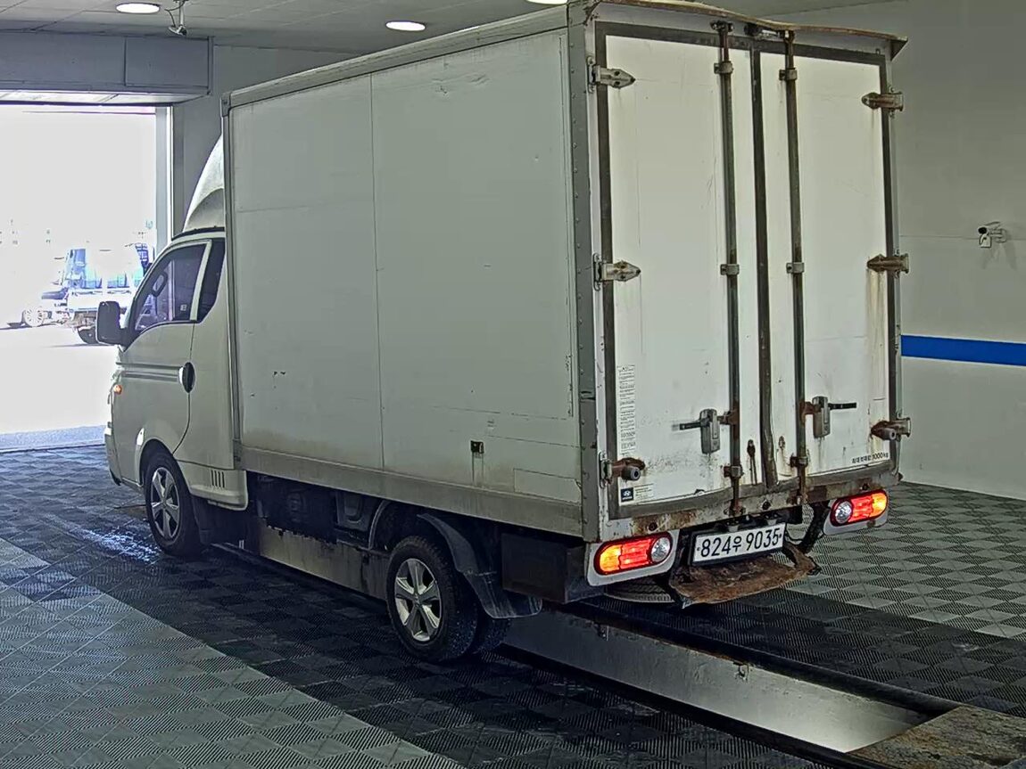 HYUNDAI PORTER II HIGH-ROOF BUILT-IN BOX TRUCK SUPER CAB 2015 - zdjęcie 6