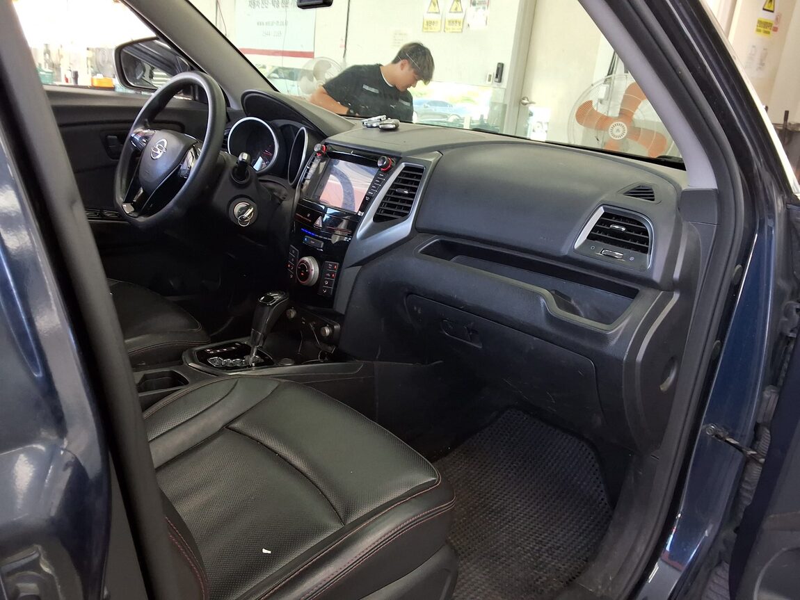 KG MOBILITY (SSANGYONG) TIVOLI AIR DIESEL 2WD AX 2018 - zdjęcie 14