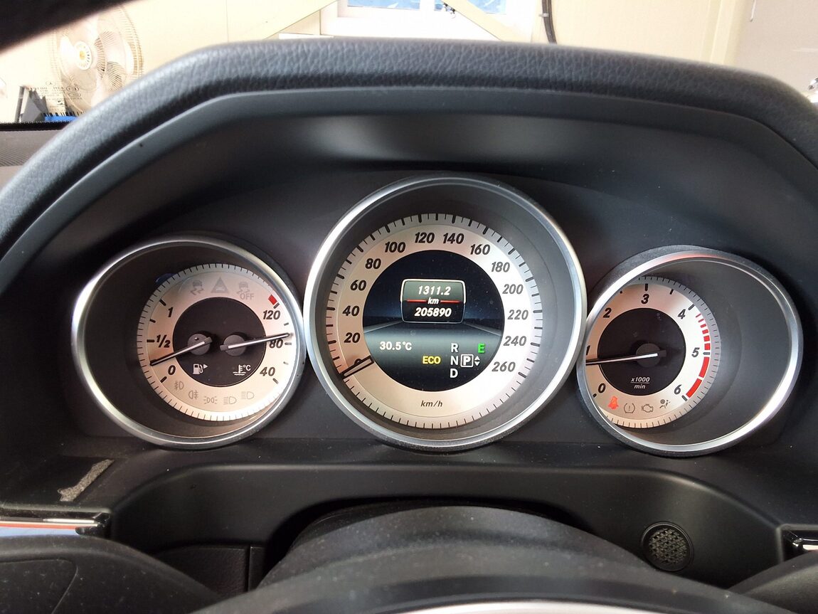 MERCEDES-BENZ E-CLASS (4TH GEN) E250 CDI BLUETEC 4MATIC AVANTGARDE 2016 - zdjęcie 10