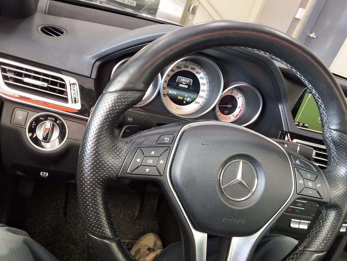 MERCEDES-BENZ E-CLASS (4TH GEN) E250 CDI BLUETEC 4MATIC AVANTGARDE 2016 - zdjęcie 23