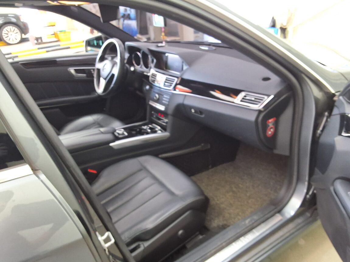 MERCEDES-BENZ E-CLASS (4TH GEN) E250 CDI BLUETEC 4MATIC AVANTGARDE 2016 - zdjęcie 15