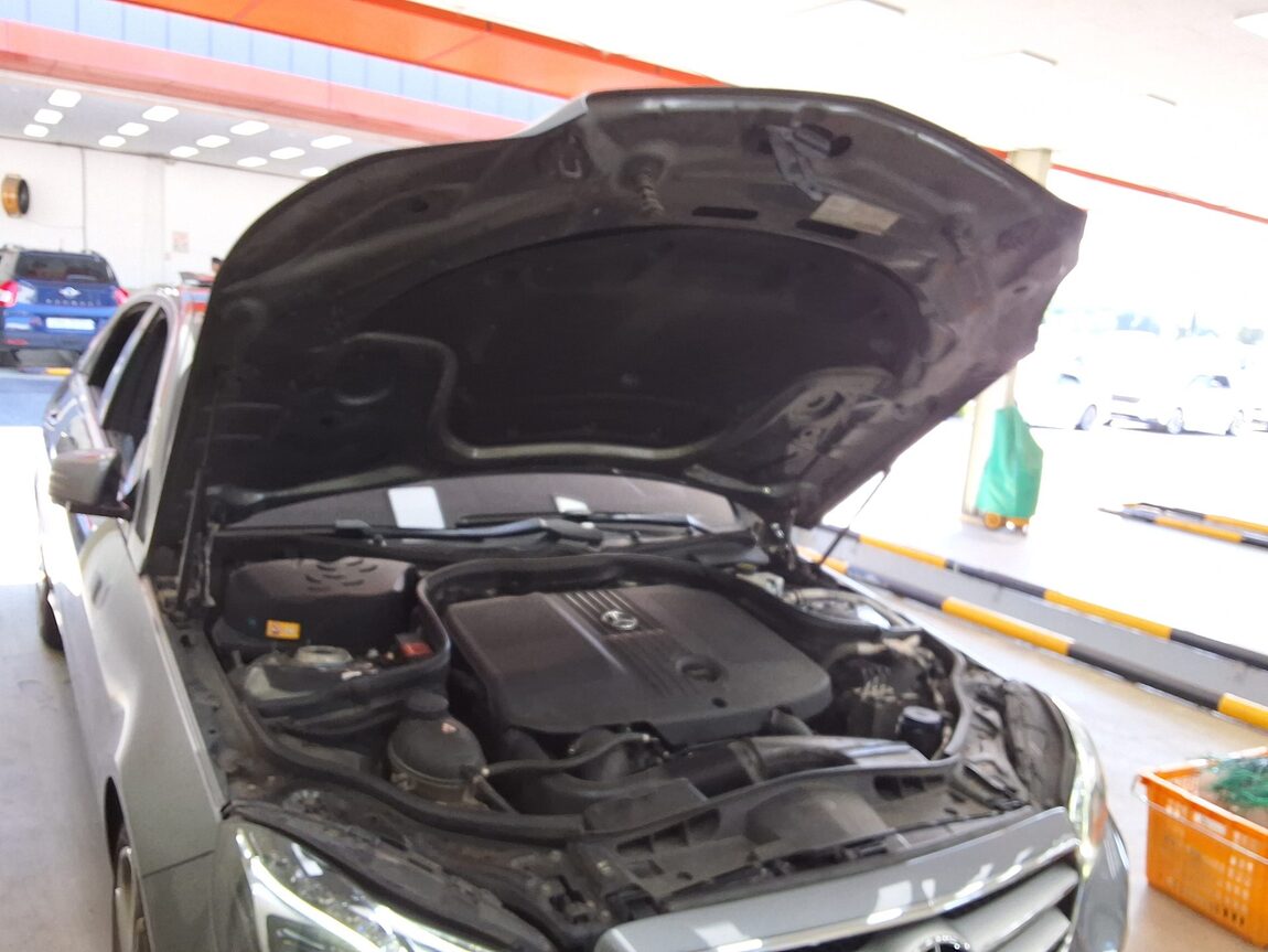 MERCEDES-BENZ E-CLASS (4TH GEN) E250 CDI BLUETEC 4MATIC AVANTGARDE 2016 - zdjęcie 18