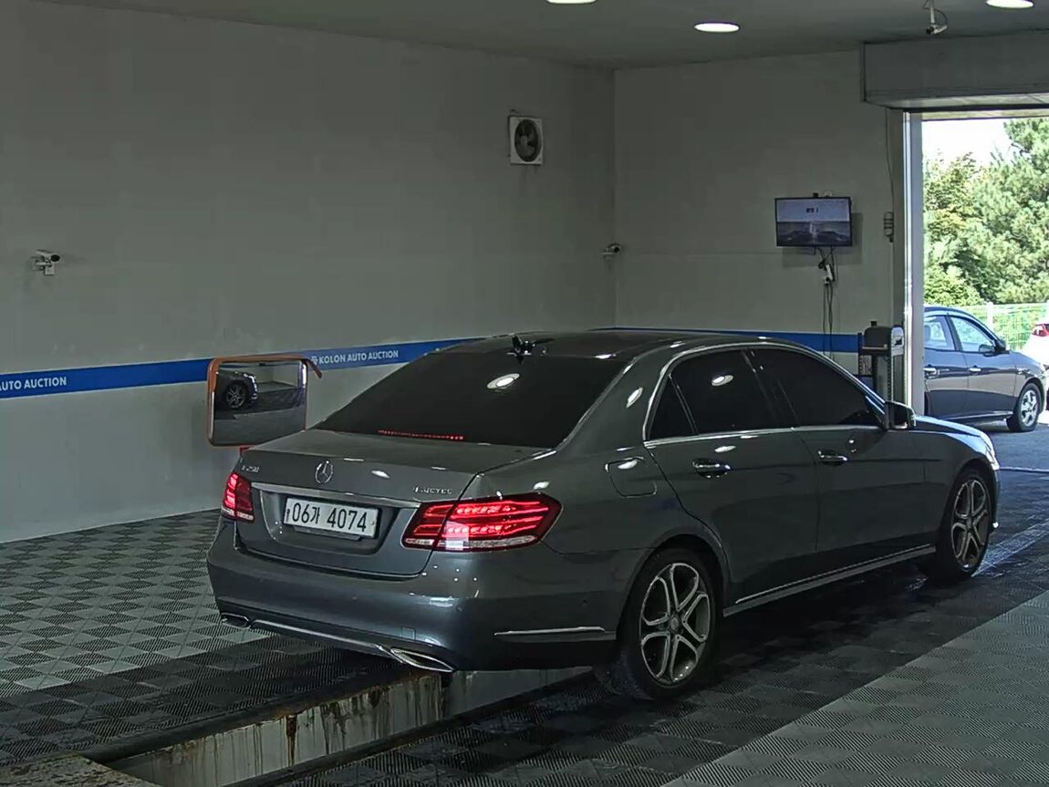 MERCEDES-BENZ E-CLASS (4TH GEN) E250 CDI BLUETEC 4MATIC AVANTGARDE 2016 - zdjęcie 5