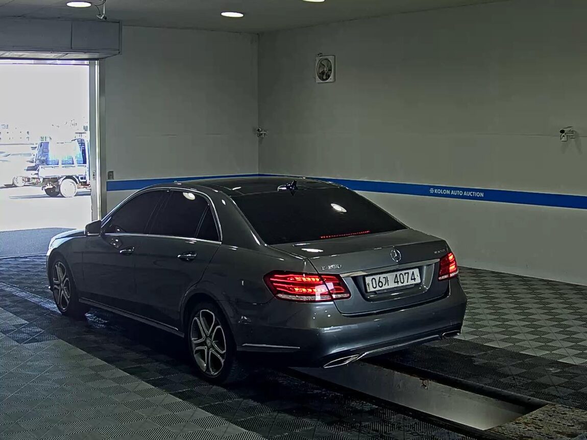 MERCEDES-BENZ E-CLASS (4TH GEN) E250 CDI BLUETEC 4MATIC AVANTGARDE 2016 - zdjęcie 6