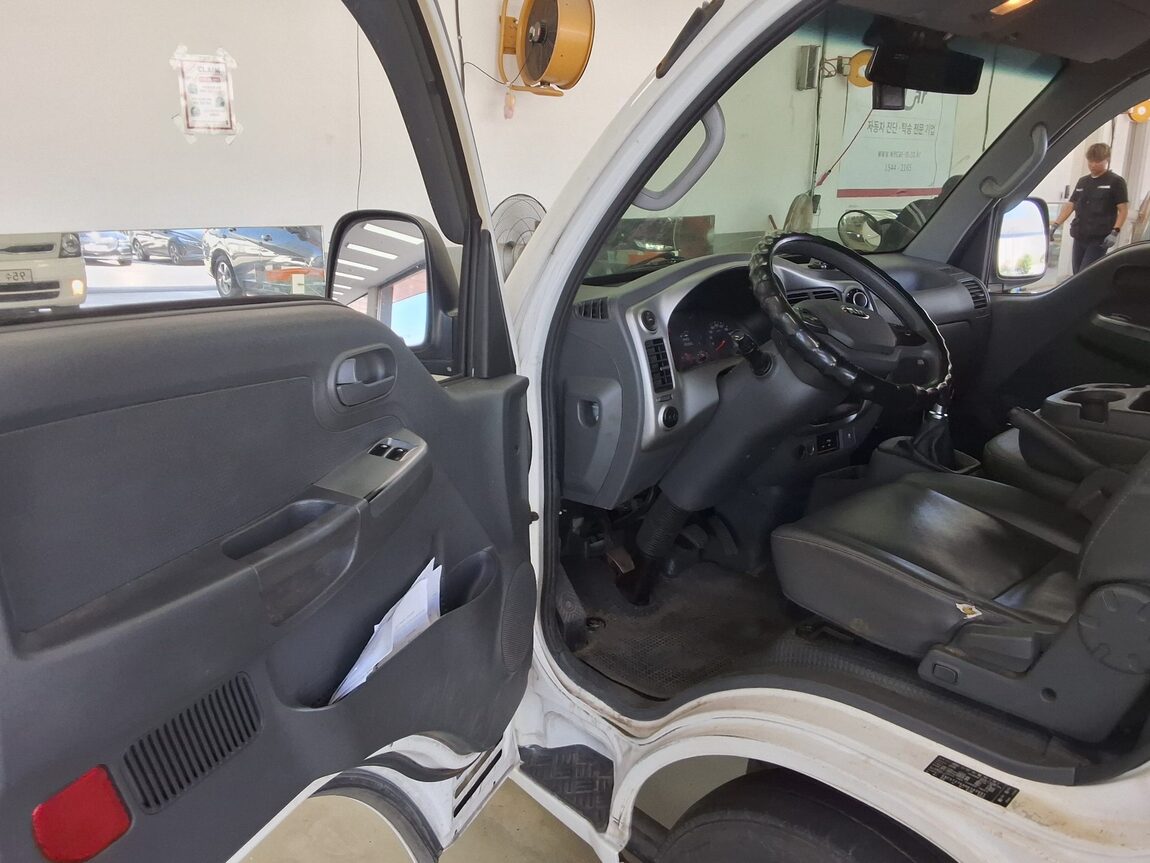 KIA BONGO III CARGO FREEZER BOX TRUCK 1 TON KING CAB 2017 - zdjęcie 10
