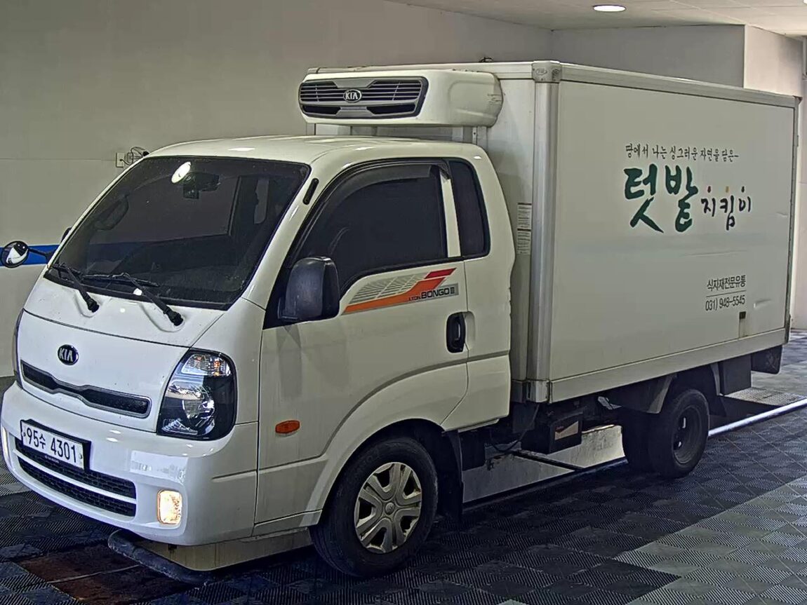 KIA BONGO III CARGO FREEZER BOX TRUCK 1 TON KING CAB 2017 - zdjęcie 2