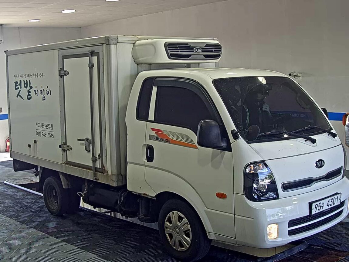 KIA BONGO III CARGO FREEZER BOX TRUCK 1 TON KING CAB 2017 - zdjęcie 3