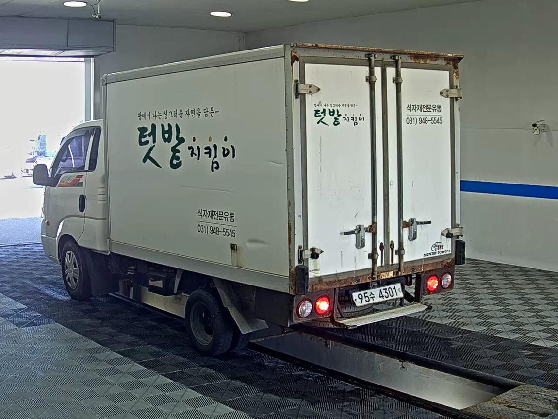 KIA BONGO III CARGO FREEZER BOX TRUCK 1 TON KING CAB 2017 - zdjęcie 6