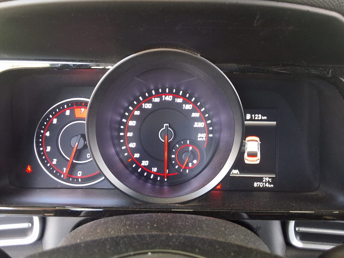 HYUNDAI AVANTE (CN7) 1.6 GASOLINE MODERN 2021 - zdjęcie 10