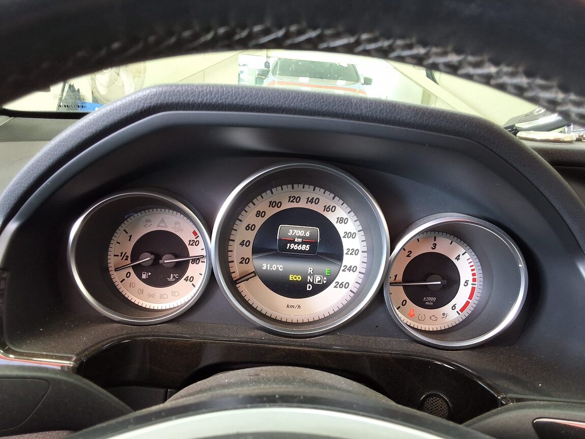 MERCEDES-BENZ E-CLASS (4TH GEN) E250 CDI 4MATIC 2014 - zdjęcie 10