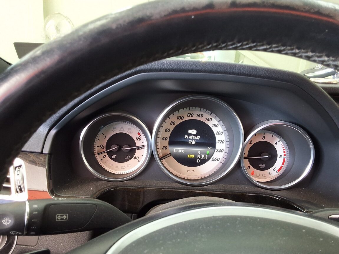 MERCEDES-BENZ E-CLASS (4TH GEN) E250 CDI 4MATIC 2014 - zdjęcie 23