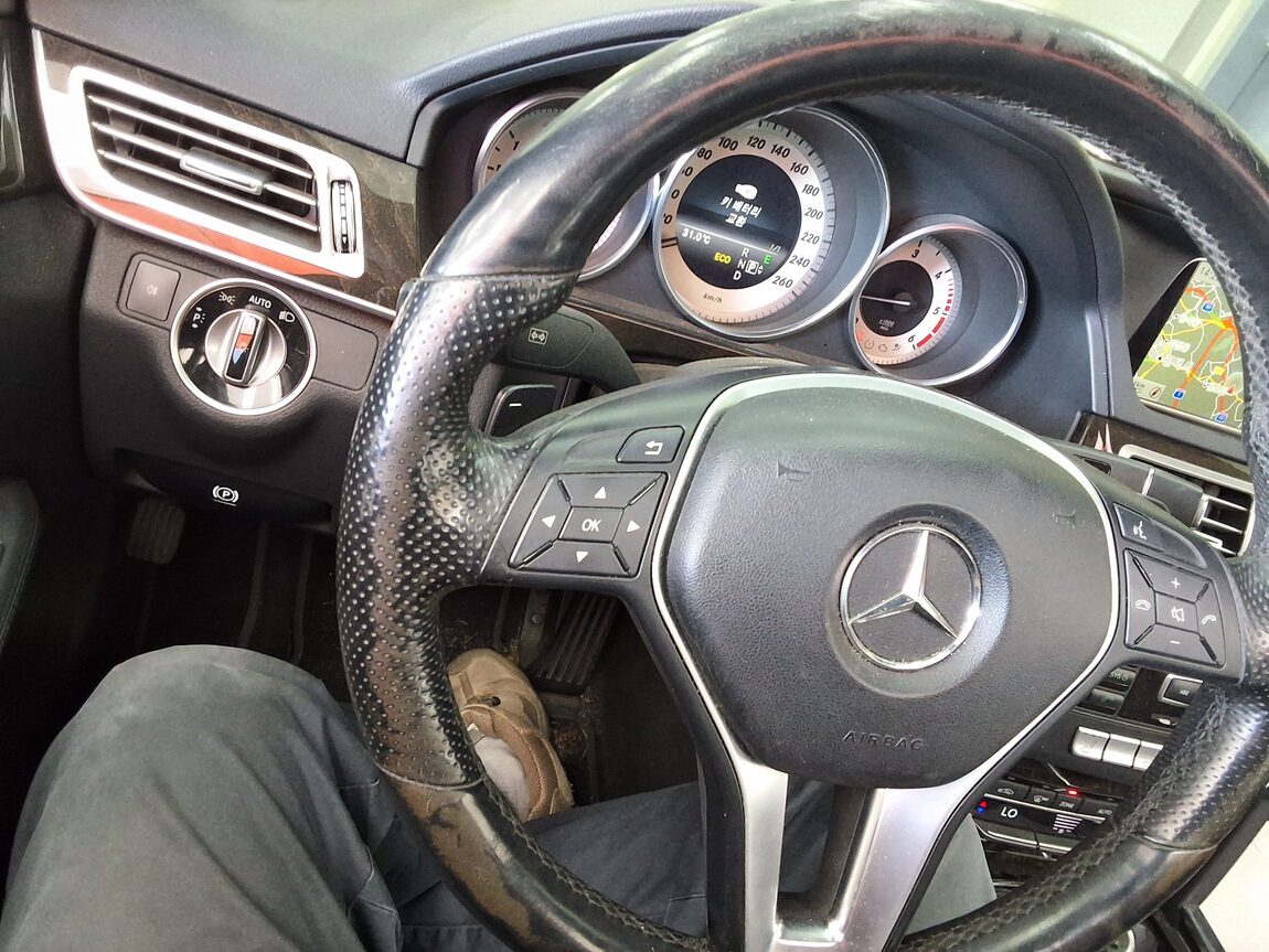 MERCEDES-BENZ E-CLASS (4TH GEN) E250 CDI 4MATIC 2014 - zdjęcie 24
