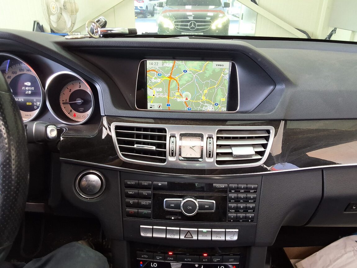 MERCEDES-BENZ E-CLASS (4TH GEN) E250 CDI 4MATIC 2014 - zdjęcie 25