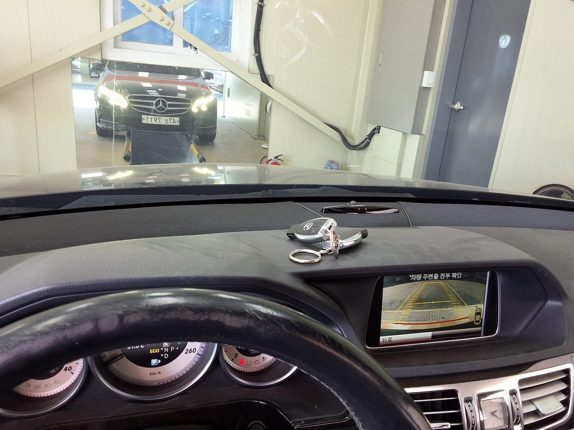 MERCEDES-BENZ E-CLASS (4TH GEN) E250 CDI 4MATIC 2014 - zdjęcie 26