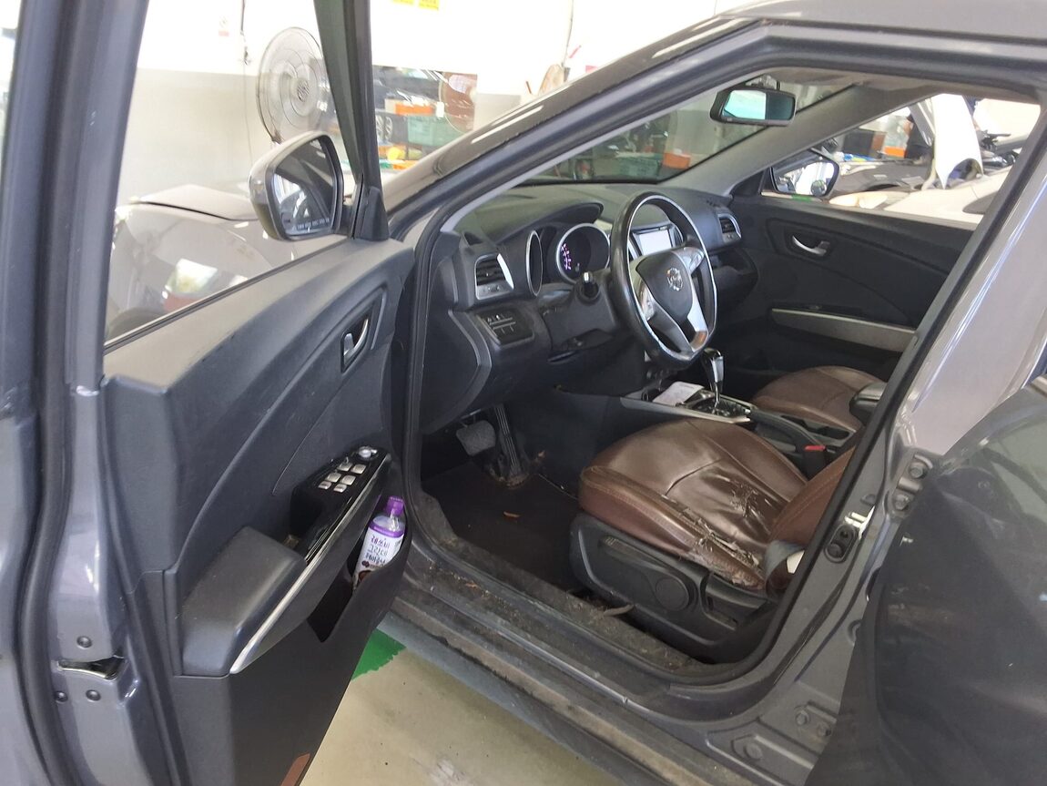 KG MOBILITY (SSANGYONG) TIVOLI ARMOUR 1.6 DIESEL TX 2018 - zdjęcie 10