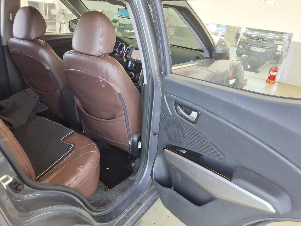 KG MOBILITY (SSANGYONG) TIVOLI ARMOUR 1.6 DIESEL TX 2018 - zdjęcie 13