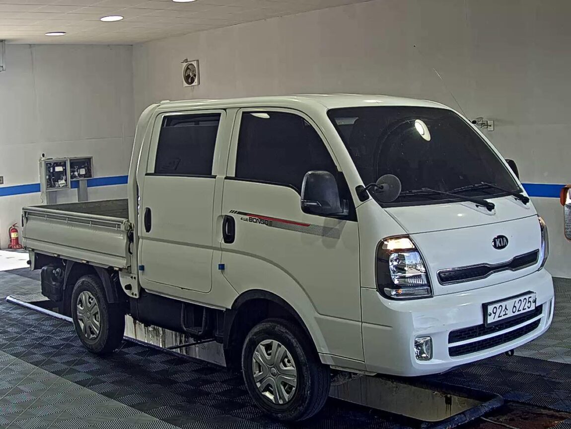 KIA THE NEW BONGO III CARGO 1 TON 4WD DOUBLE CAB LONG WHEELBASE GL 2022 - zdjęcie 3