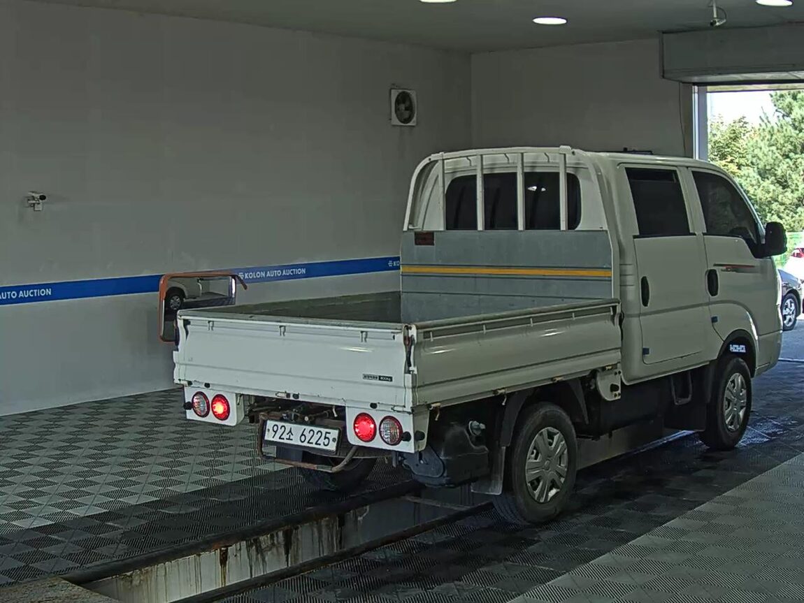 KIA THE NEW BONGO III CARGO 1 TON 4WD DOUBLE CAB LONG WHEELBASE GL 2022 - zdjęcie 5