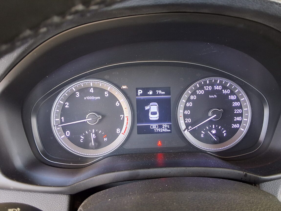 HYUNDAI GRANDEUR IG 2.4 GDi PREMIUM 2019 - zdjęcie 9
