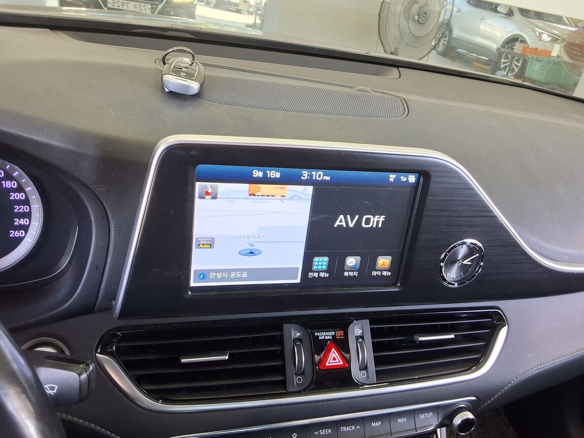 HYUNDAI GRANDEUR IG 2.4 GDi PREMIUM 2019 - zdjęcie 18