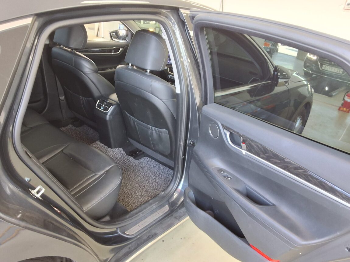 HYUNDAI GRANDEUR IG 2.4 GDi PREMIUM 2019 - zdjęcie 13