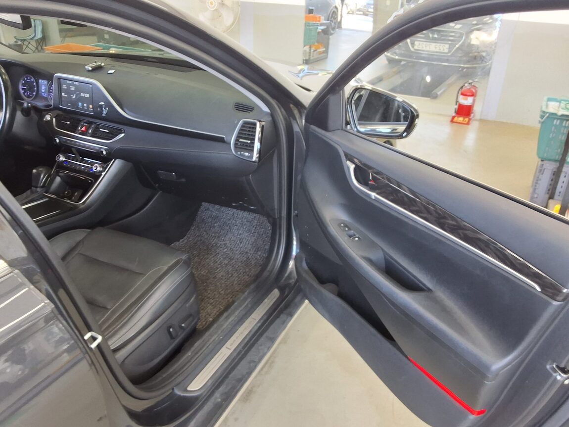 HYUNDAI GRANDEUR IG 2.4 GDi PREMIUM 2019 - zdjęcie 14